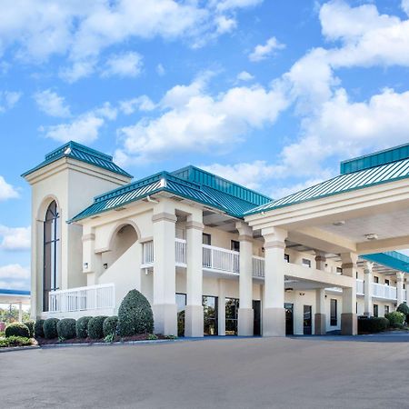 Days Inn By Wyndham Saint Pauls Exterior photo